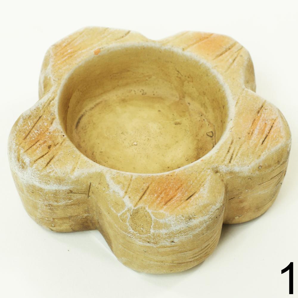 Svícen ve tvaru květu a srdce na čaj.