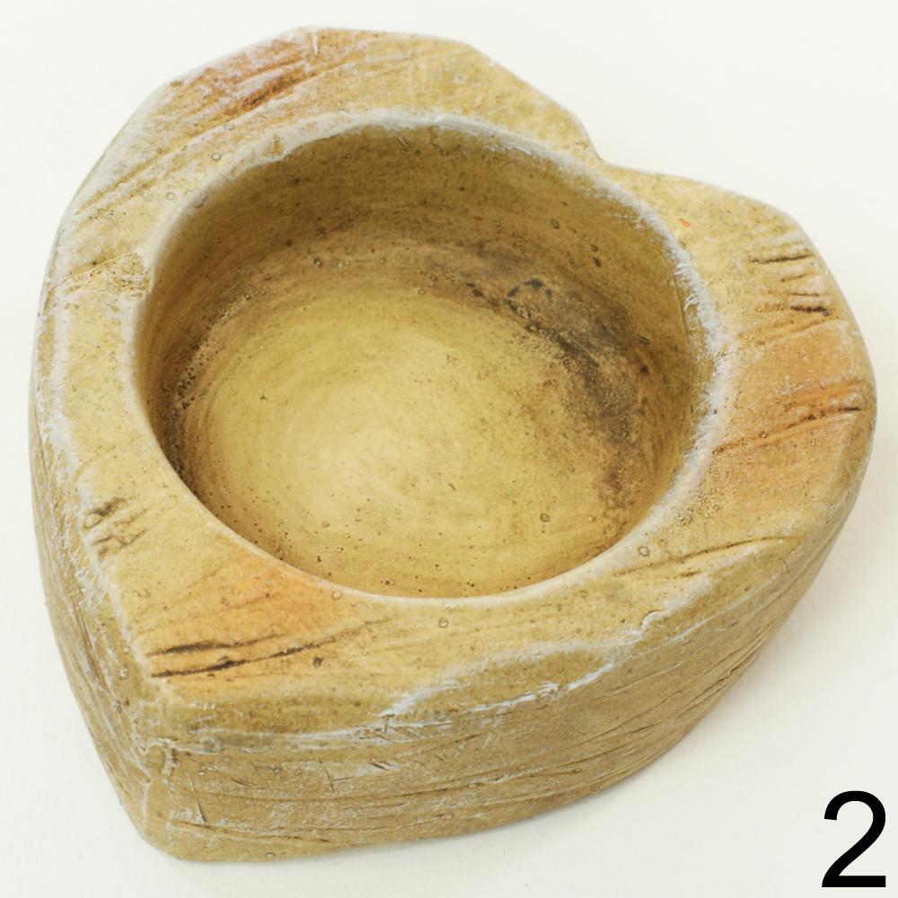 Svícen ve tvaru květu a srdce na čaj.