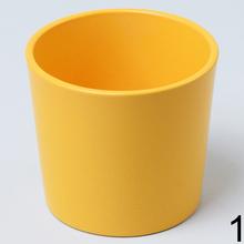 Sada kvetináčov v rôznych farbách.