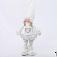 Stojaci vianočný dekoratívny chlapec a dievča s bielym oblečením a čiapkami.