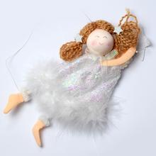 Dve anjeliky s trblietavými šatami a jemnými detailmi.