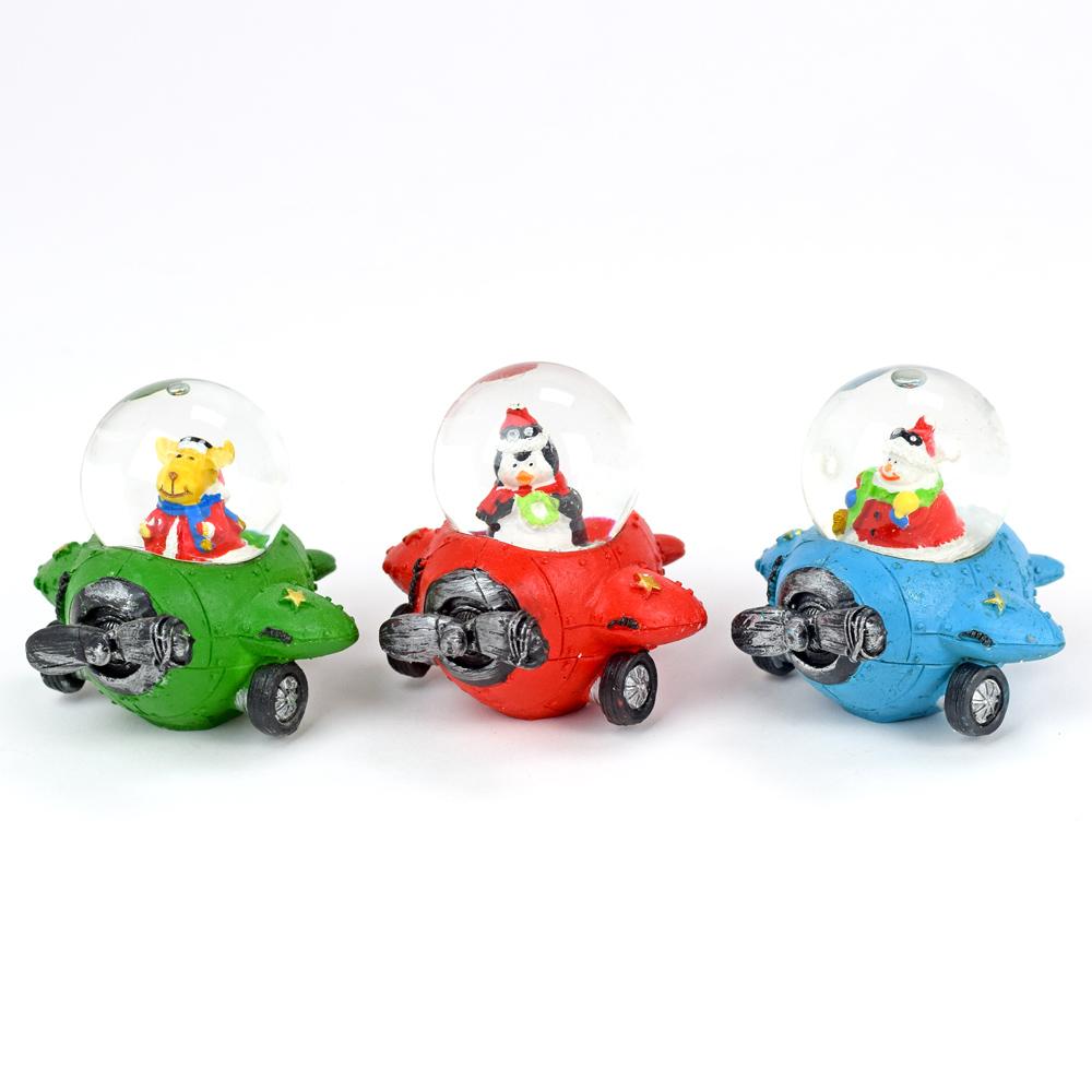 Vánoční těžítko letadlo s postavičkami v kulové části.