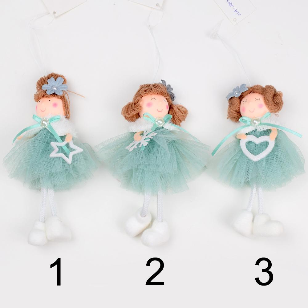 Modré závěsné panenky s různými doplňky.