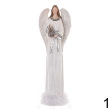 Biely dekoratívny anjel s krídlami a striebornými detailmi.