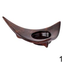 Podložka trojkat v bielej, béžovej a hnedej farbe.