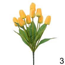 Kytica umelých tulipánov v mixe farieb.