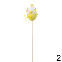 Zápich s kohútikom a vajíčkom v mixe farieb.