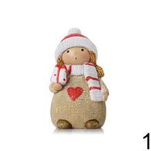 Detské figúrky v mikulášskych čiapkach a šáloch v béžovej, červenej a bielej farbe.