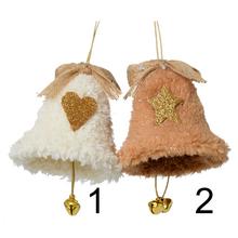 Záves zvončeky v krémovej a hnedej farbe s ozdobami v tvare srdca a hviezdy.