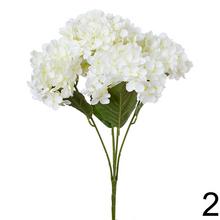 Umelá kytica hortenzie v modrej farbe.