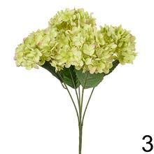 Umelá kytica hortenzie v modrej farbe.