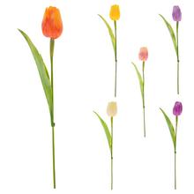Umělé květiny tulipány v různých barvách.
