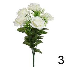 Kytica umelých ruží v mixe farieb.