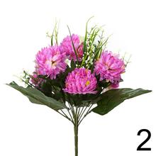 Kytica chryzantém s drobnou zeleňou v mixe farieb.