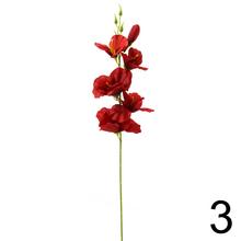 Umelé kvety gladiola v oranžovej, žltej a červenej farbe.