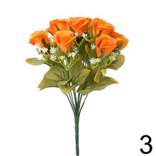 Kytica umelých ruží v mixe farieb s gypsom a zeleňou.