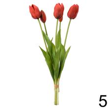 Zväzok umelých tulipánov v mixe farieb.