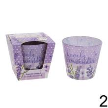 Voňavá sviečka Lovely Lavender v sklenenom obale.