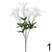 Kytica umelých ľalií v mixe farieb.