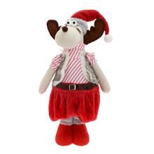 Stojaci sob z látky v červenej farbe s vianočným oblečením.