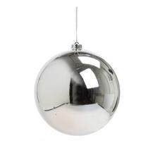 Strieborná plastová vianočná guľa s lesklým a matným povrchom.