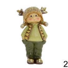 Dekoračné figúrky chlapca a dievčaťa v zlatých a zelených farbách.