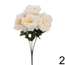 Kytica umelých pivónií v mixe farieb.