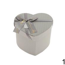 Darčeková krabička v tvare srdca s mašľou, mix farieb.