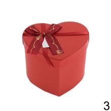 Darčeková krabička v tvare srdca s mašľou, mix farieb.