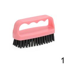 Ručná kefa v štyroch farbách.