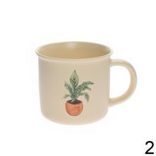 Porcelánová šálka s rastlinným motívom, 355 ml.