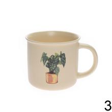 Porcelánová šálka s rastlinným motívom, 355 ml.