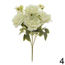 Kytica umelých ruží v mixe farieb.