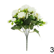 Kytica umelých ruží a drobných kvetov v mixe farieb.