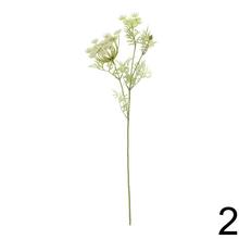 Umelé kvety v jesennom dizajne s žltými a zelenými detailmi.