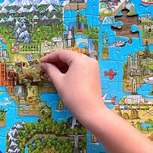 Puzzle 180 dielov s mapou sveta v 8-bitovom štýle.