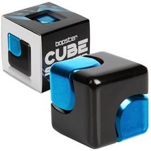 Kocka Spinner Cube v čiernej a modrej farbe.