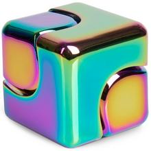Kocka Spinner Cube v metalíze s viacerými farbami.