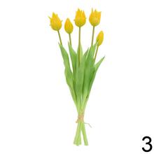 Kytica umelých tulipánov v mixe farieb.