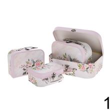 Darčeková krabička kufrík v mixe farieb a vzorov.