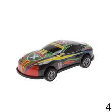 Kovové závodné autíčka rôznych farieb.