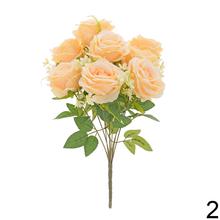 Kytica umelých ruží a drobných kvetov v mixe farieb.