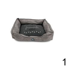 Pelech pre domáce zvieratá s nápisom 'favourite member of the family'.