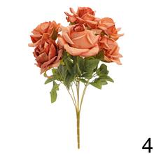 Kytica umelých ruží v mixe farieb.