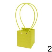 Jarná taška na kvety v rôznych farbách.