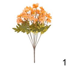 Umelá kytica margarétok v mixe farieb.