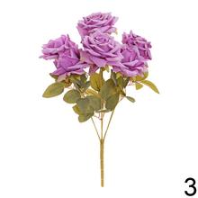 Kytica umelých ruží v mixe farieb.