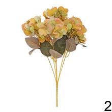 Kytica umelých hortenzií v mixe farieb.