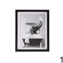 Obraz s motívom kúpajúcich sa zvierat.