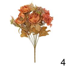 Sušená kytička pivónie a hortenzie v jesenných farbách.